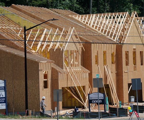 US Housing Starts Plunge to COVID Lockdown Lows