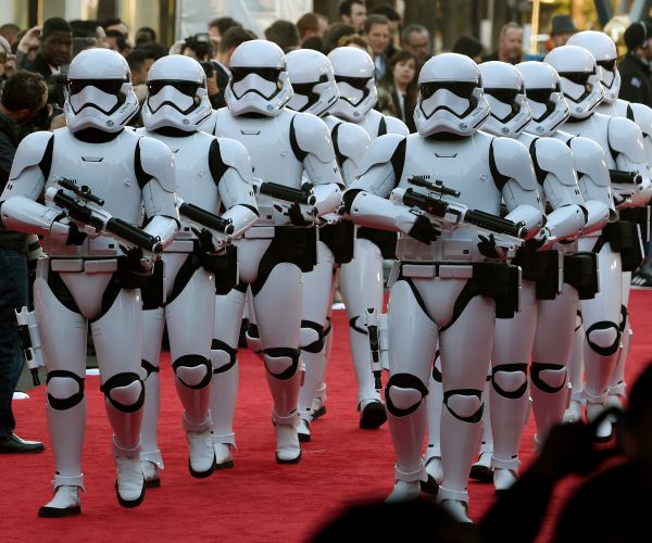 'Star Wars' Premiere in Hollywood Generates Celeb Buzz, but No Spoilers