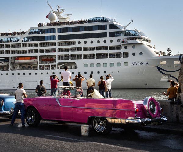 US Cruise Ship Pulls into Havana on Historic Cuba Voyage