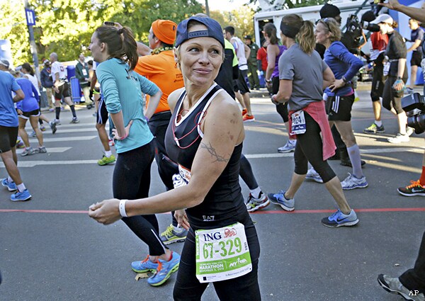 Pamela Anderson Ran New York City Marathon in Less Than 6 Hours