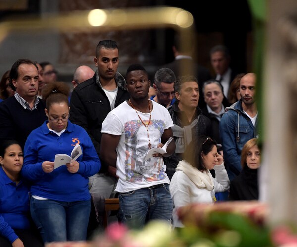 Pope Francis Holds Mass for Prisoners at Vatican