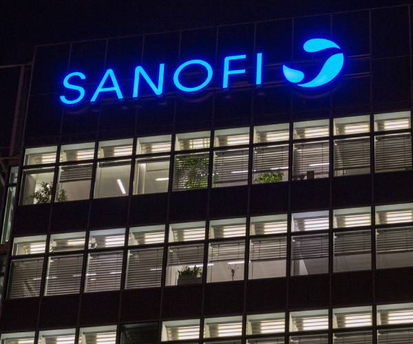 Sanofi to Help Produce 100M Pfizer/BioNTech Vaccine Doses | Newsmax.com