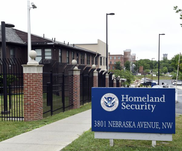 Department of Homeland Security Grants Citizenship to Nearly 1,000 People 