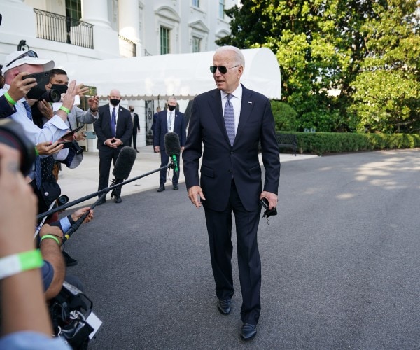 current us president joe biden on his way to camp david 