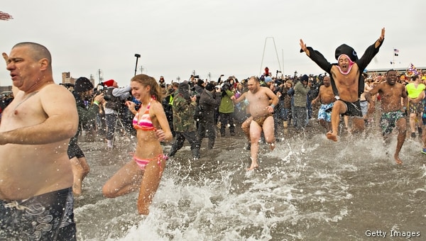 Polar Bear Plunge 2014 Draws 2,500 Daring Swimmers to Coney Island