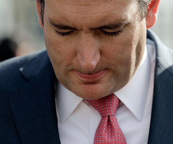  Iowa Radio Ad Calls Cruz a 'Phony' Christian