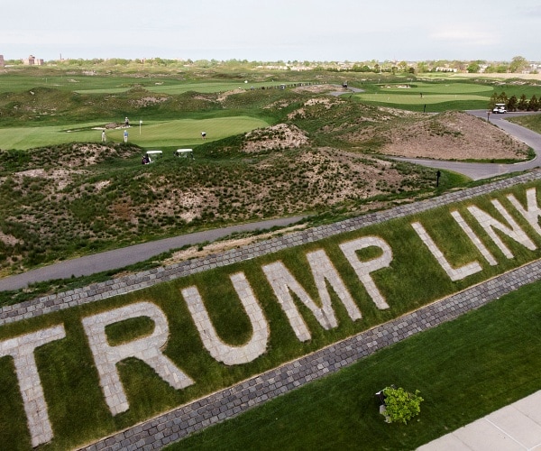 people play golf 