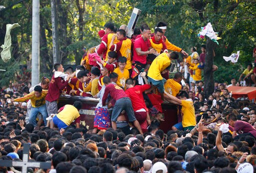 Huge Catholic Procession Held under Heavy Security in Manila