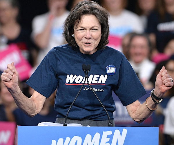 Diana Taylor speaks to supporters at "Women for Mike 2020" political rally for presidential candidate Mike Bloomberg