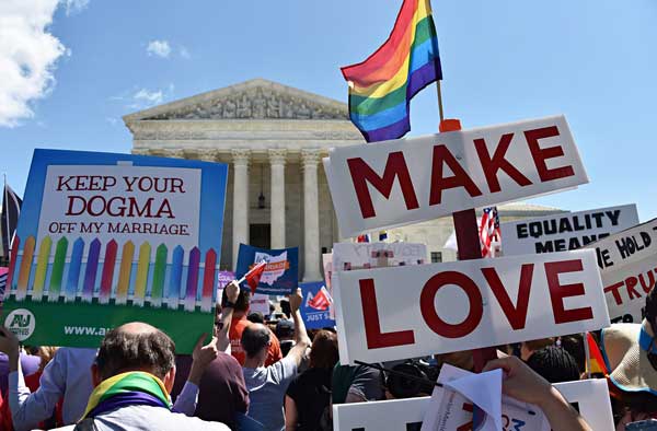 56 Percent of Voters Favor Right to Same-Sex Marriage: Poll