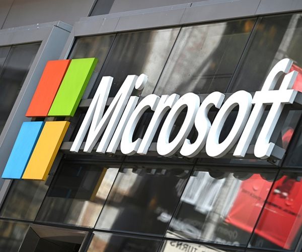 Microsoft Unveils Quantum Chip, Signals Industry Shift