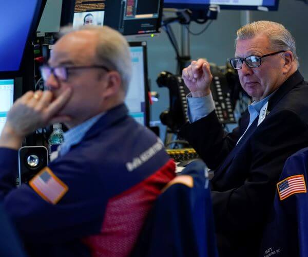 Global Stocks Tumble on 2025 Rate Cut Doubts