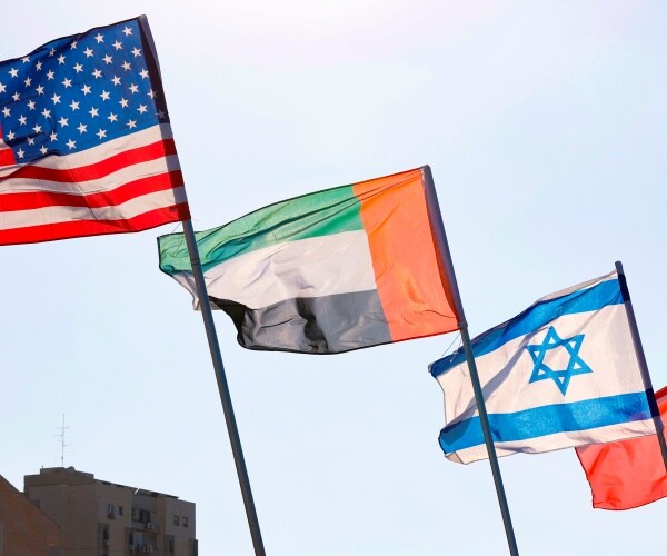 us uae and israel flags are shown flying next to each other