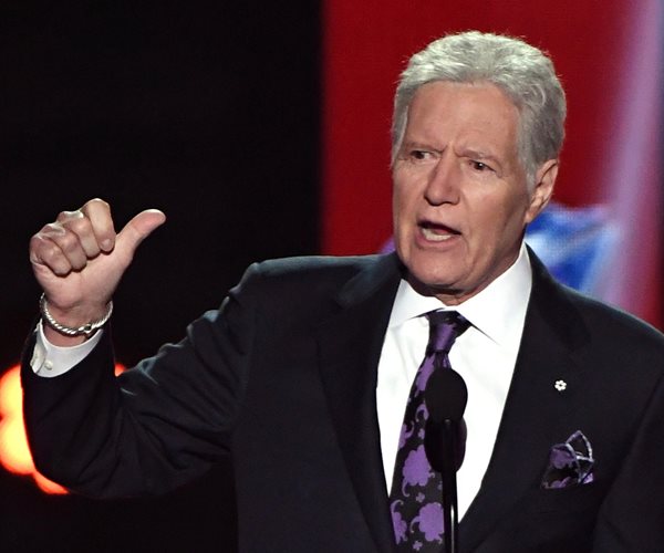 'Jeopardy!' Host Trebek Says He's Resumed Chemotherapy