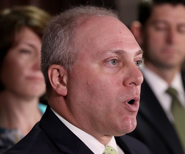 Wounded Rep. Steve Scalise Returns to Capitol to Bipartisan Cheers