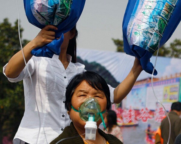 Bottled Canadian Air Sells Out in Polluted China, More on the Way