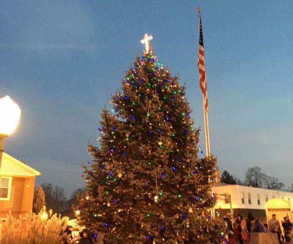 ACLU Sues Indiana Town Over Cross Atop Christmas Tree; Town Caves