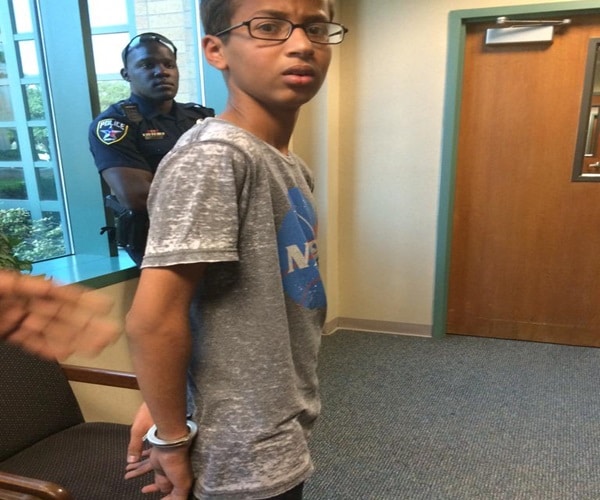 White House Invites Texas Student Arrested over Homemade Clock