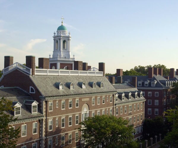 Harvard Men's Cross Country Team Under Fire for Female Athlete Report