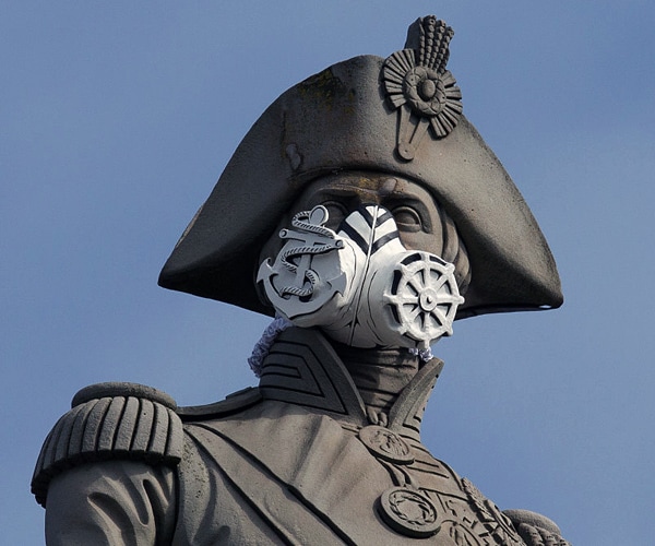 London Statues in Masks Watch Greenpeace Air Pollution Protest