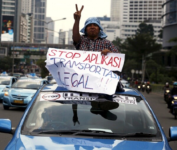 Jakarta Taxi Driver Protest Over Uber-Type Apps Creates Chaos