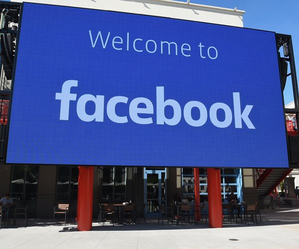 Facebook Turns Part of Headquarters Campus Into a Vaccine Site