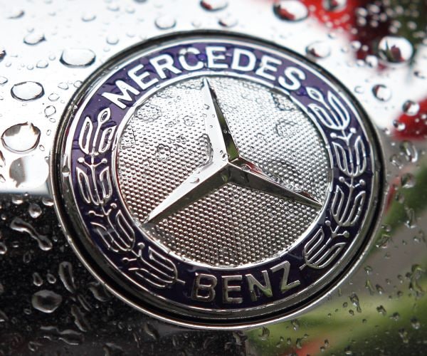 Mercedes to Build Vehicle-Charging Network in N.A.