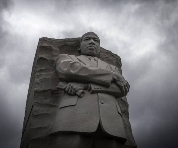 statue of martin luther king junior