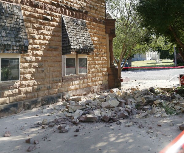 Oklahoma Quake Triggers Close of Fracking Waste-Disposal Wells