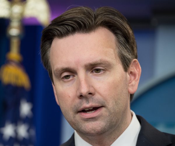 White House Spokesman Disagrees That Iran Payment Was 'Leverage'