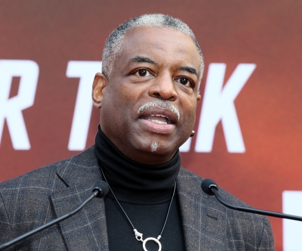 LeVar Burton Shares Petition to Guest-Host 'Jeopardy!'