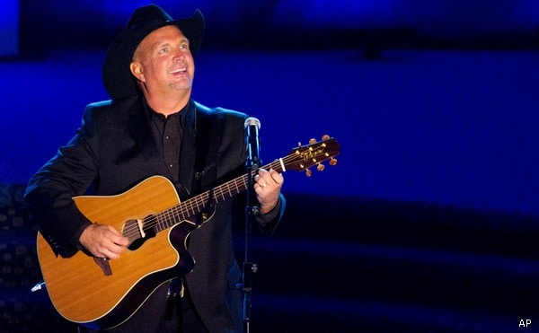 Garth Brooks Announces World Tour in 2014 After Years of Retirement