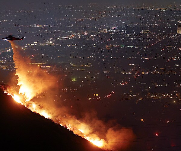 LA Engulfed by 'the Big One': At Least 5 Dead in Spreading Wildfires