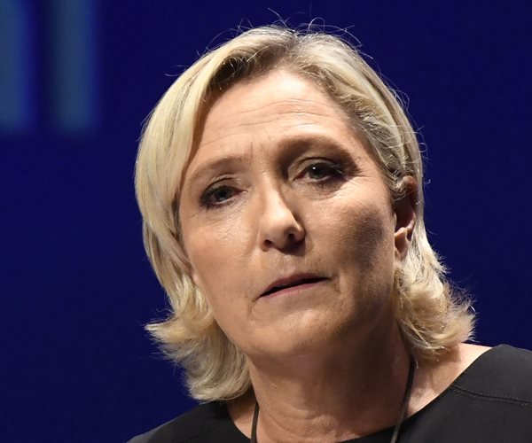 France's Marine Le Pen Ordered to Undergo Psychiatric Tests for ISIS Tweets