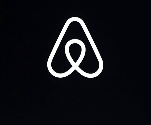 Airbnb to Cancel Washington DC Bookings as Police Warn of Militia Threat 