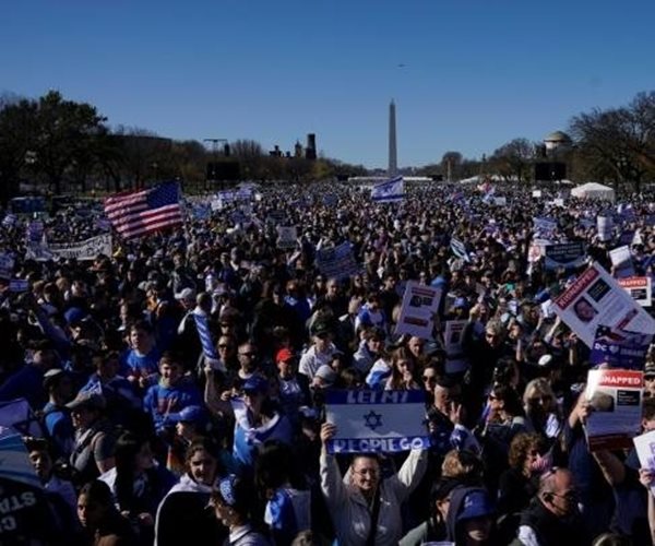 Tens of Thousands Rally for Israel in DC, Crying 'Never Again'