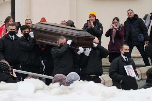 AP PHOTOS: Russians Say Final Farewell at Funeral of Opposition Leader Alexei Navalny