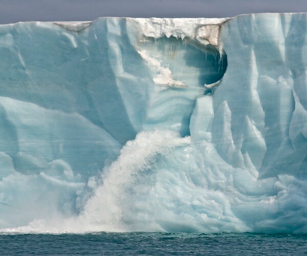 Antarctic Glacier Loses Iceberg 4 Times the Size of Manhattan