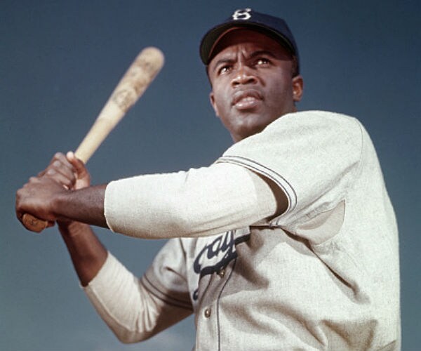 Dodgers to Unveil Jackie Robinson Statue