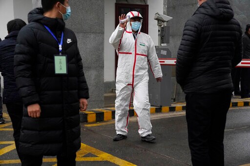 WHO Team in Wuhan Visits Provincial Disease Control Center