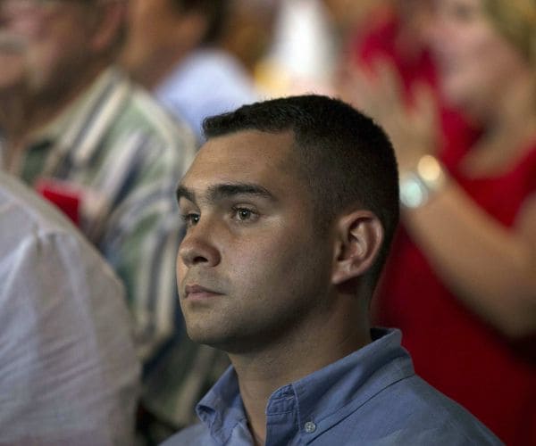 Elian Gonzalez, a Cuban Hero Still, Re-Examined on CNN