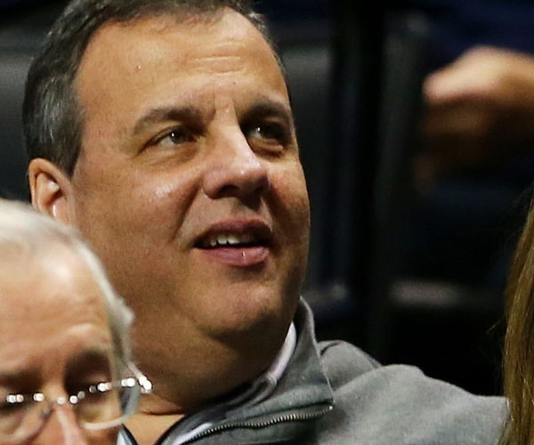 chris christie watching a basketball game