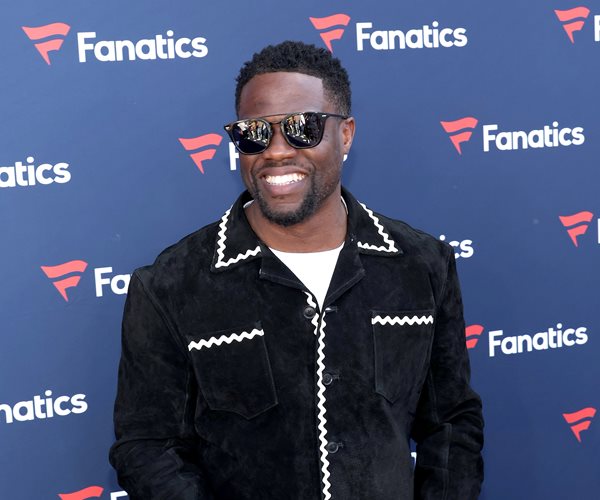 Kevin Hart In A Wheelchair After Racing Former Nfl Player