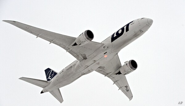 Boeing Dreamliner Woes: Polish 787 Diverted by Antenna Problem