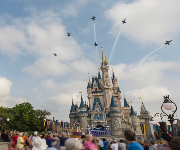 Boss Treats 20 Employees and Families to Disney Trip