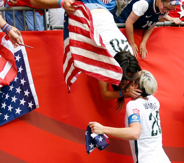 Abby Wambach, Wife's Kiss After World Cup Win Ignites Twitter 