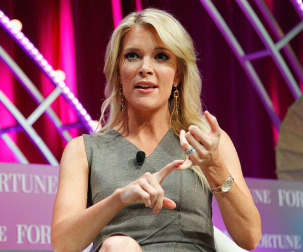 megyn kelly speaks to an audience froma stage