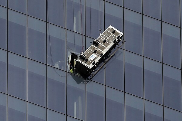 2 Workers Stuck on World Trade Center, 69 Stories Up, Have Been Rescued