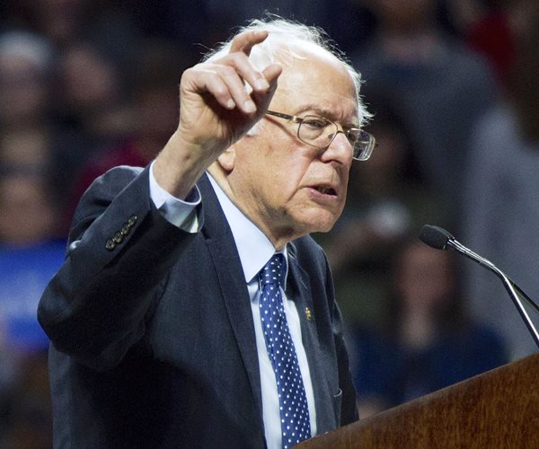 Sanders: Clinton's the One Who's Not 'Qualified' to Be President