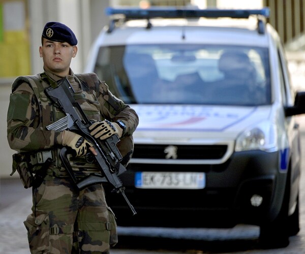 Paris Soldier Attack: 6 Injured When Car Hits Them